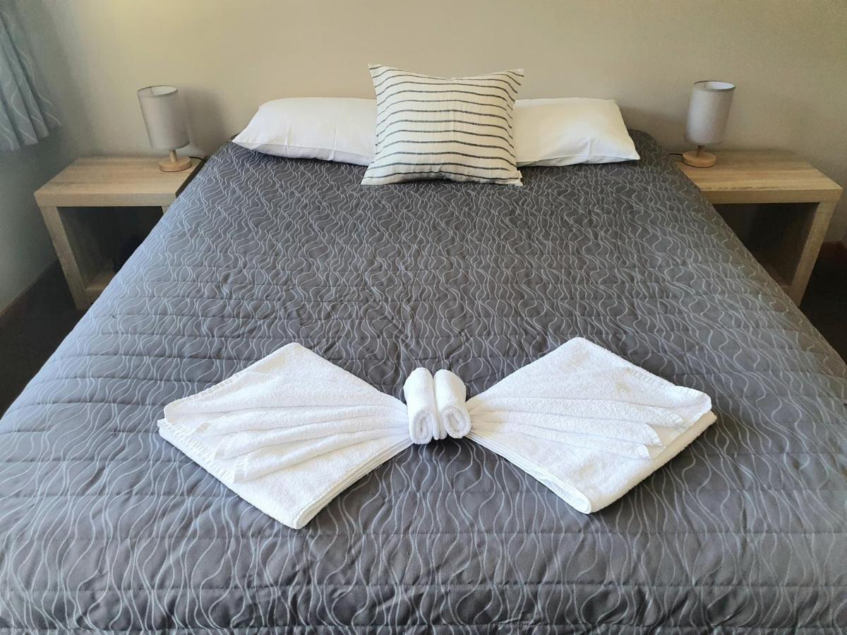 بِكتون Bay Vista Waterfront Motel المظهر الخارجي الصورة